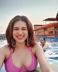 Shraddha Das Photos: బట్టలేసుకోవడంపై మరీ 'శ్రద్ధ' లేకపోతే ఎలా..