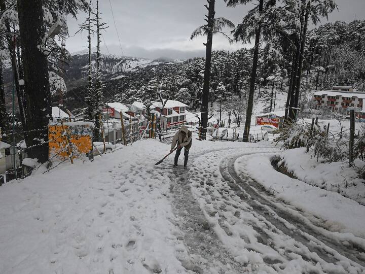 Heavy to Very Heavy snowfall in Jammu Kashmir IMD Issues Red Alert ann Heavy Snowfall: जम्मू कश्मीर में 'बहुत भारी बर्फबारी', रेड अलर्ट जारी, IMD ने कहा- बिगड़ सकते हैं हालात