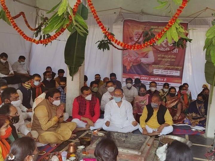 Chhattisgarh BJP organized Mahamrityunjay Jaap Havan and Aarti for the longevity of PM Modi in Chhattisgarh ANN PM Modi's Security Breach: छत्तीसगढ़ में पीएम मोदी की दीर्घायु के लिए महामृत्युंजय जाप, बीजेपी ने कांग्रेस पर साधा निशाना