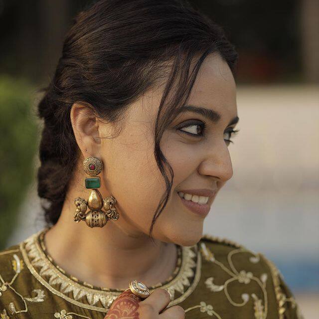 बता दें कि स्वरा को आखिरी बार वेब सीरीज 'आपके कमरे में कोई रहता है' में नजर आई थीं वो इन दिनों अपनी अगली फिल्म 'जहां चार यार' की शूटिंग में बिजी हैं. उनकी आने वाली फिल्म शीर कोरमा को अभी भारत में रिलीज की तारीख नहीं मिली है.