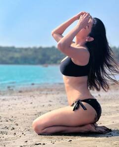 ਬਲੈਕ ਡਰੈੱਸ 'ਚ ਸੋਨਲ ਚੌਹਾਨ ਦਾ ਗਲੈਮਰਸ ਫੋਟੋਸ਼ੂਟ, ਸਮੁੰਦਰ ਕਿਨਾਰੇ ਦਿਖਾਈ ਦਿੱਤਾ ਦਿਲਕਸ਼ ਅੰਦਾਜ਼, ਦੇਖੋ ਤਸਵੀਰਾਂ