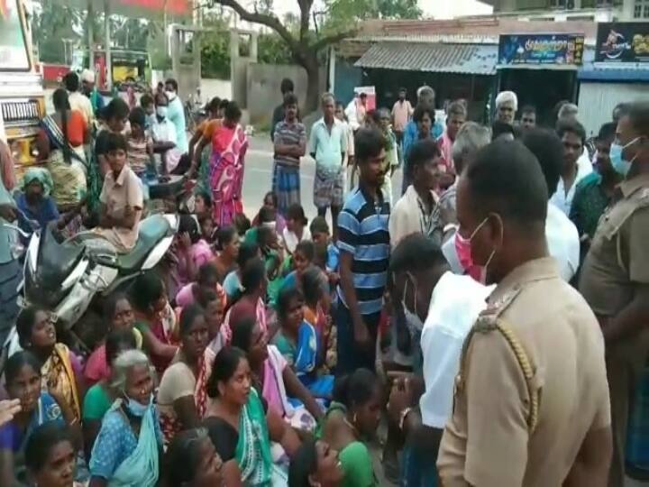 ரவுடிகள் பட்டியலில் மாணவர்கள் சேர்ப்பு - காவல்நிலையம் முன் பெண்கள் தீக்குளிக்க முயற்சி