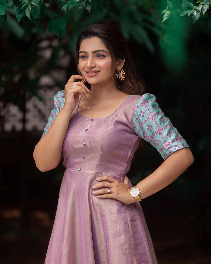 பிறந்த இடம் புகுந்த இடம் வேறு இல்லை ஞாயிறுக்கும் திங்களுக்கும் தூரம் இல்லை