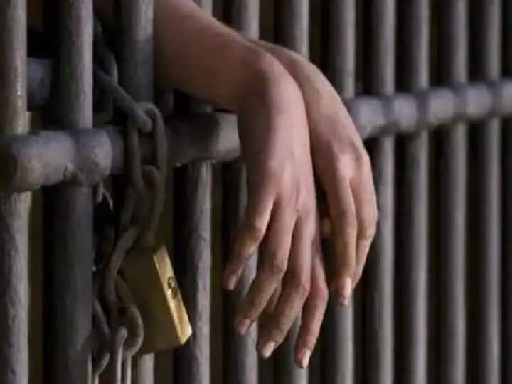 Pune Police Crime News three pune police arrested bhiwandi police रक्षकच निघाले भक्षक! लुटमारीच्या गुन्ह्यात पुण्याच्या तीन पोलिसांसह चौघांना बेड्या  
