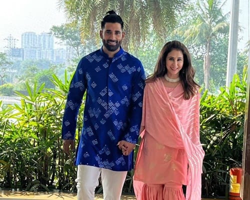 उर्मिला मातोंडकर ने रंगीला, दौड़ और पिंजर जैसी फिल्मों में शानदार अभिनय से लोगों के दिल जीते हैं. उर्मिला मातोंडकर ने पहले अपना करियर बनाया फिर जब करियर ढलान पर आया तक 42 साल की उम्र में मोनीश अख्तर से शादी रचाई थी.