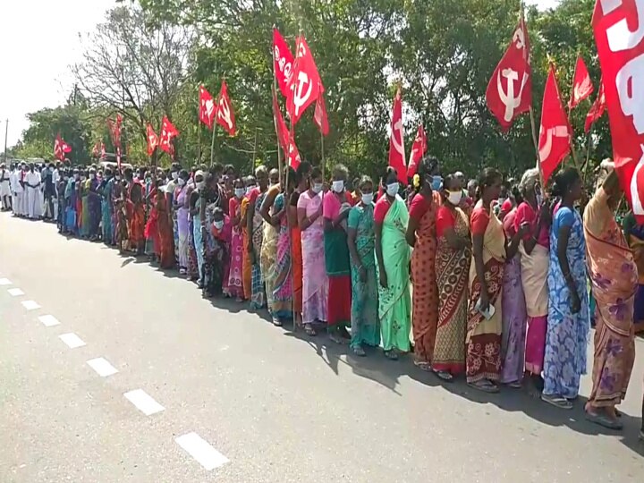 ரேஷன் அரிசியை ரோட்டில் கொட்டி ஒப்பாரி வைத்து பெண்கள் ஆர்ப்பட்டம்