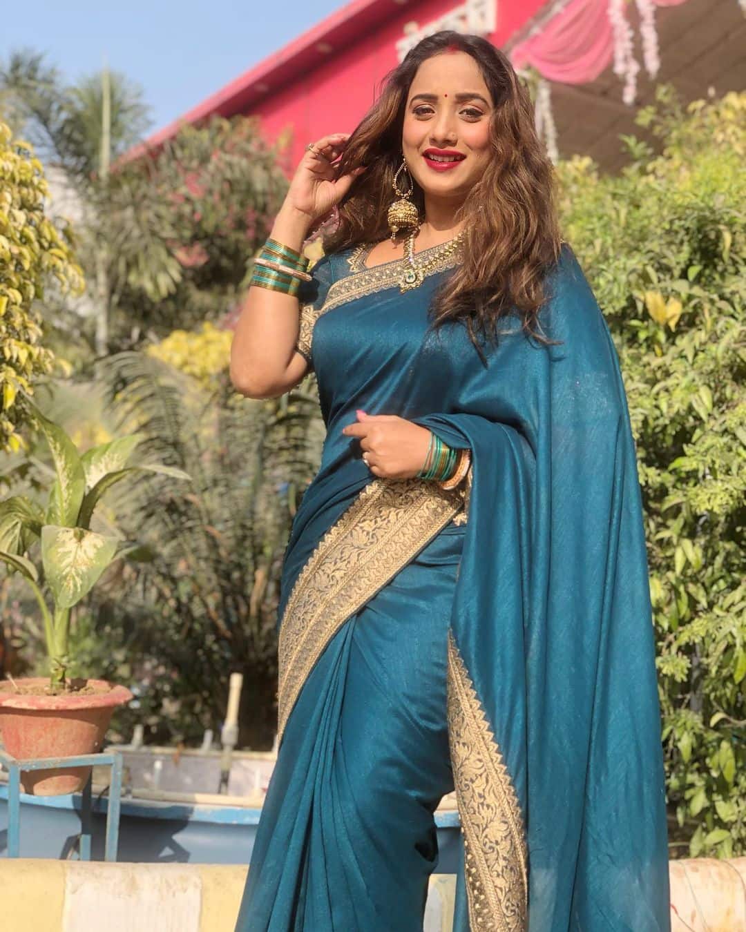 Rani Chatterjee Look: साड़ी में भी अपनी अदाओं से फैंस के दिलों पर बिजली गिराती हैं रानी चटर्जी, देखें तस्वीरें