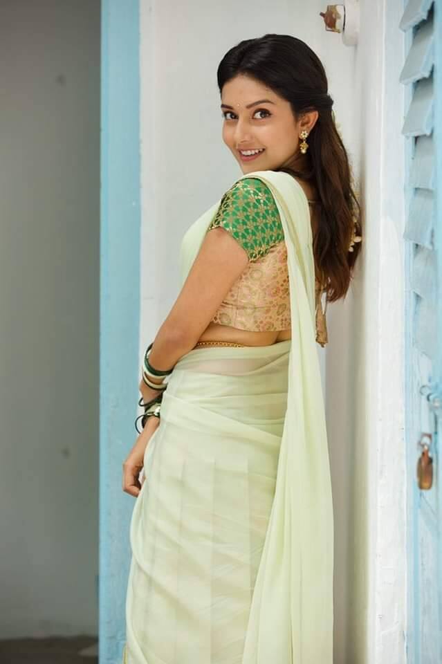 சின்ன பெண் பெண்ணல்ல வண்ண பூந்தோட்டம் கொட்டட்டும் மேளம் தான் அன்று காதல் தேரோட்டம்