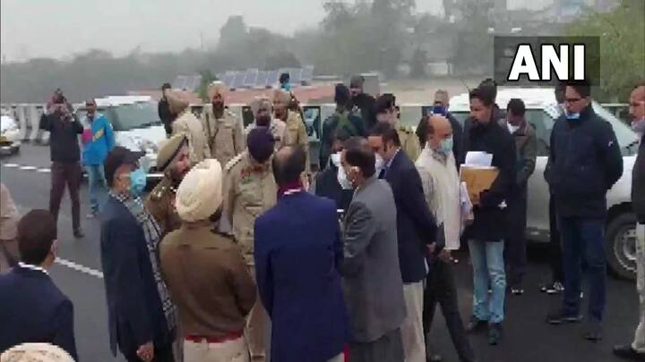 दरअसल 5 जनवरी को प्रधानमंत्री मोदी पंजाब के बठिंडा पहुंचे थे. वहां खराब मौसम के कारण उन्होंने सड़क मार्ग से फिरोजपुर जाना तय किया. लेकिन रास्ते में एक फ्लाईओवर पर प्रदर्शनकारियों की भीड़ के कारण पीएम मोदी का काफिला करीब बीस मिनट तक रास्ते में फंसा रहा.