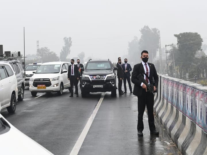 PM Security Breach Sikh for Justice Claimed to stopped Modi Convoy, Lawyers demand action from Supreme Court PM Security Breach: स‍िख फॉर जस्‍ट‍िस ने रोका था पीएम मोदी का काफिला! वकीलों ने सुप्रीम कोर्ट से कार्रवाई की मांग की