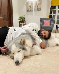 Vijay Deverakonda House Photos: आलीशान बंगले में मम्मी, पापा और भाई के साथ ठाठ से रहते हैं साउथ सुपरस्टार विजय देवरकोंडा, देखें तस्वीरें
