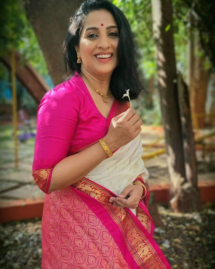 तिचे मॉडर्न आणि स्टयलिश लुक्स पाहून चाहते घायाळ झालेत. (Photo Credit : madhurani prabhulkar instagram)