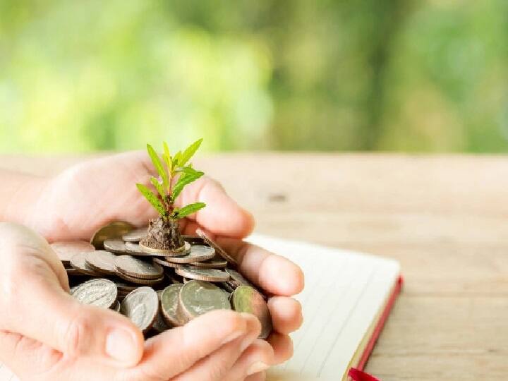 लोन लेने के लिए सबसे पहले आपका किसी भी बैंक में खाता जरूर होना चाहिए. आपका जिस बैंक का भी खाता हो उसकी वेबसाइट या मोबाइल एप (Mobile App) के जरिए लॉगइन करें. यहां आपको लोन लेने का ऑप्शन मिलेगा. (PC: Freepik)