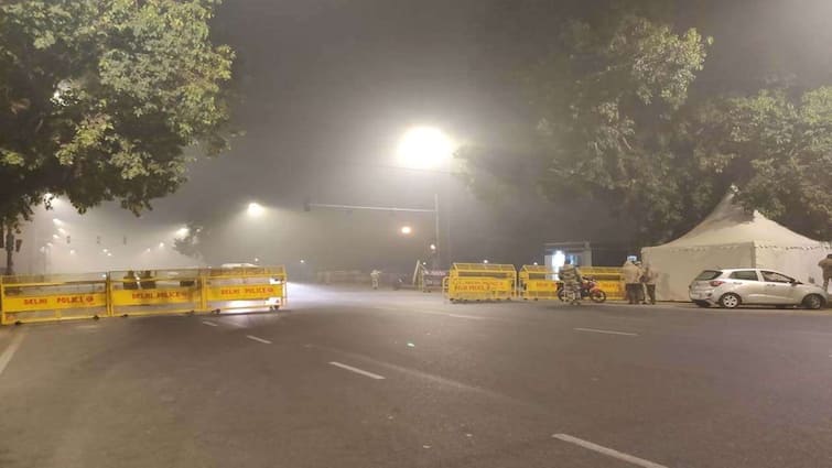 Weekend curfew imposed in Delhi from Friday 10 pm to Monday 5 am , Know what's allowed Delhi Weekend Curfew : ਦਿੱਲੀ 'ਚ ਸੋਮਵਾਰ ਤੱਕ ਲੱਗਿਆ 55 ਘੰਟੇ ਦਾ ਕਰਫਿਊ ,ਪੜ੍ਹੋ ਕਿੰਨਾ ਲੋਕਾਂ ਨੂੰ ਮਿਲੇਗੀ ਰਾਹਤ 