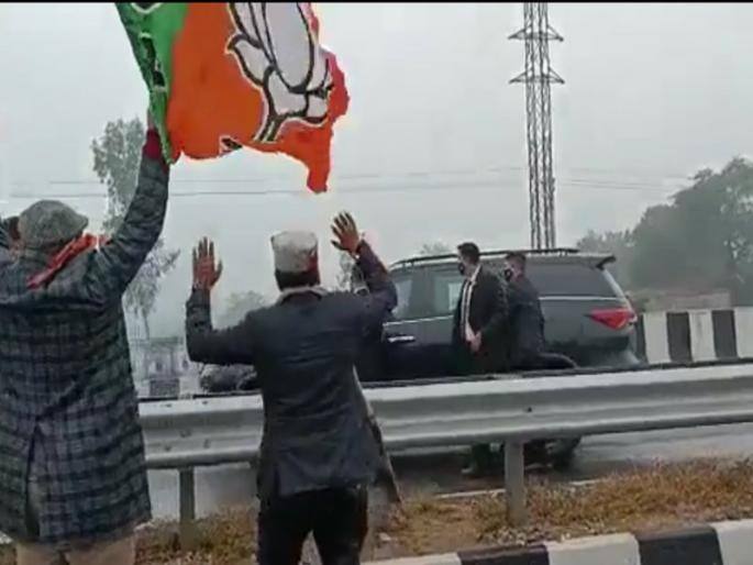 BJP supporters  slogans near PM Modi car stuck in Punjab, Farmers organization shared video PM ਮੋਦੀ ਦੀ ਪੰਜਾਬ 'ਚ ਫਸੀ ਕਾਰ ਦੇ ਕੋਲ ਨਾਅਰੇ ਲਗਾਉਂਦੇ ਦਿਖੇ ਭਾਜਪਾ ਸਮਰਥਕ , ਕਿਸਾਨ ਮੋਰਚੇ ਨੇ ਸ਼ੇਅਰ ਕੀਤੀ ਵੀਡੀਓ