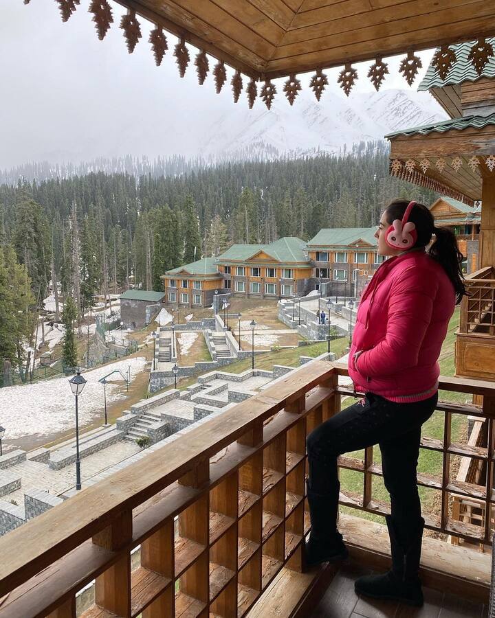 सारा अली खान चर्चेत येण्याचे कारण म्हणजे ती सध्या बॉलिवूडमधील एका प्रसिद्ध व्यक्तीला डेट करत असल्याचे बोललं जातंय. (photo:saraalikhan/ig)