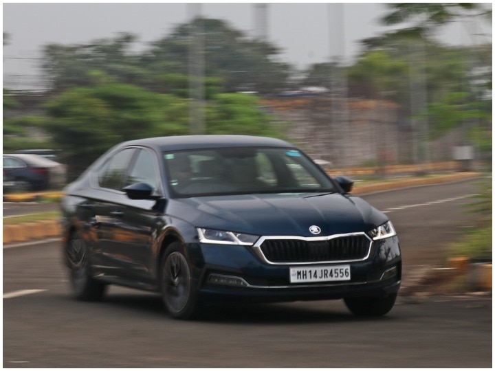 Skoda Octavia Review: कम दाम में लग्जरी सेडान है स्कोडा की ये कार, 12 स्पीकर के साउंड सिस्टम के साथ मिल रहे हैं ये फीचर