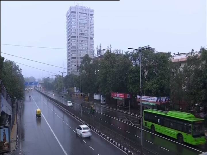 হাসপাতাল, স্বাস্থ্যকেন্দ্র, পুলিশ, অগ্নিনির্বাপক কর্মী এবং জরুরি পরিষেবাগুলি স্বাভাবিকভাবে চলতে থাকবে