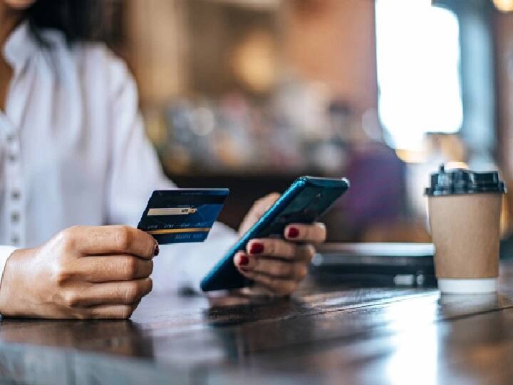 लेकिन, नेट बैंकिंग (Net Banking) का इस्तेमाल करते वक्त आपको विशेष ख्याल रखने की जरूरत होती है. कभी-कभी जल्दबाजी करने पर आपका पैसा गलत अकाउंट (Wrong Account) में भी जा सकता है. अगर आपके साथ भी कुछ ऐसा हुआ है तो परेशान होने की जरूरत नहीं है. आप कुछ आसान टिप्स (Tips to get your money Back) को अपनाकर अपने पैसे को प्राप्त कर सकते हैं.  (PC: Freepik)