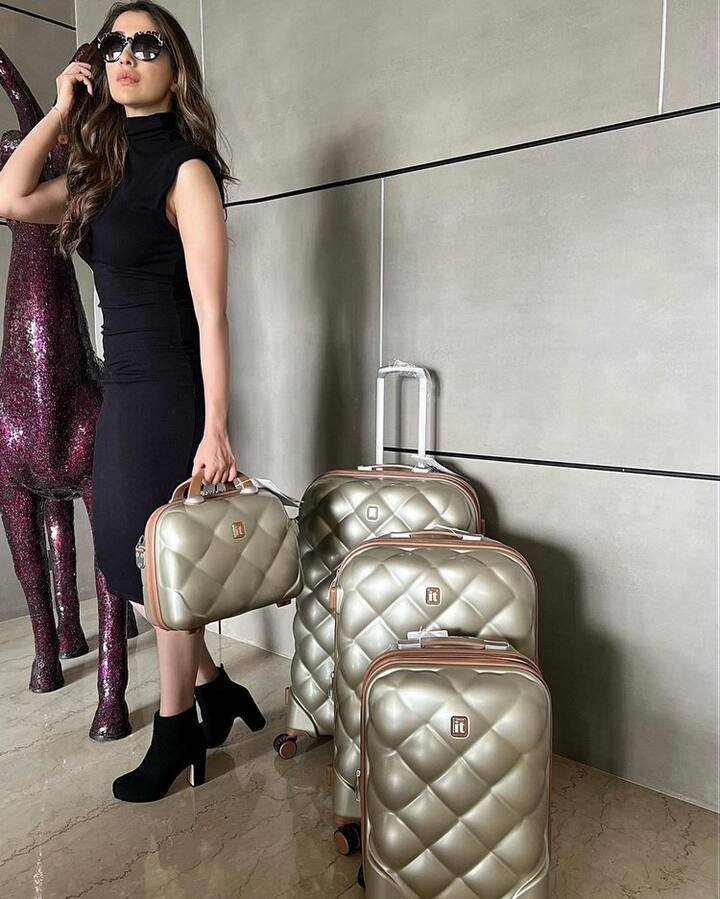 అదే సమయంలో కన్నడ, మలయాళం, తమిళ సినీ రంగాల్లో అవకాశాలు రావడంతో అటు షిఫ్ట్ అయింది. (Photo Courtesy: Instagram)