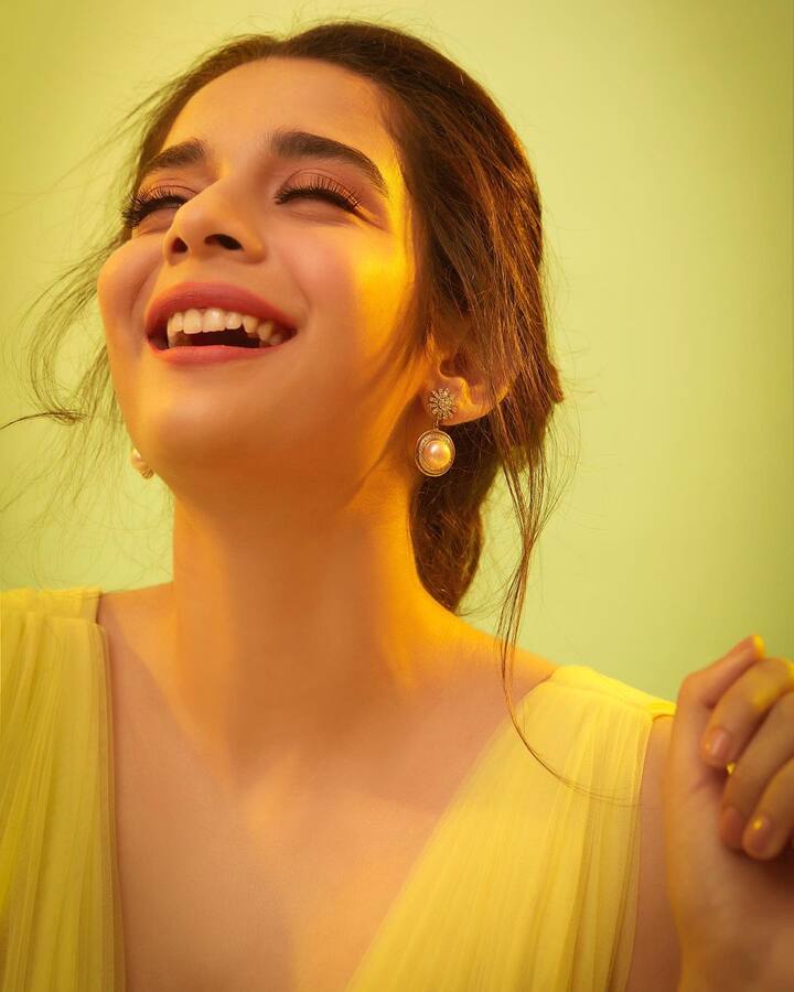 'कारवां' (Karwaan) फेम अभिनेत्री मिथिला पालकरने सांगितले की, तिच्या वाढदिवसापूर्वीच तिला कोरोनाचा फटका बसला आहे. (photo:mipalkarofficial/ig)