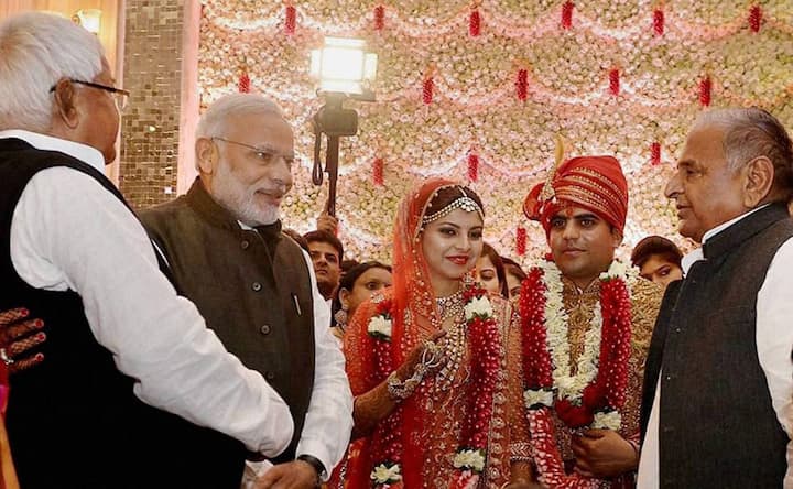 लालू प्रसाद यादव की सबसे छोटी बेटी राजलक्ष्मी की शादी मुलायम सिंह यादव के पोते तेज प्रताप यादव से हुई है. तेज प्रताप सिंह यादव के मुलायम सिंह यादव के भतीजे रणवीर सिंह यादव के बेटे हैं. इस नाते ये दोनों नेता आपस में समधी भी हैं.