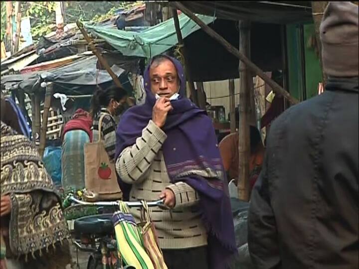 মাস্ক না পরার বিভিন্ন অজুহাতও রয়েছে। মাস্ক পরেননি কেন জিজ্ঞাসা করতে দোকান ফাঁকা রেখেই উঠে যান এক ব্যবসায়ী।