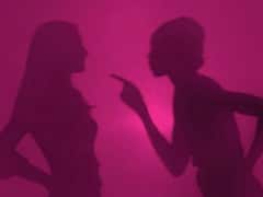 Nellore News: నీకు నా మొగుడే కావాలా..? సచివాలయంలో మహిళల కొట్లాట.. 