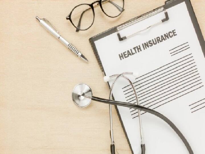 Health Insurance Keep things in Mind Before Taking any Health Insurance Health Insurance: अपने परिवार को रखना चाहते हैं सुरक्षित, अच्छे इलाज की गारंटी के लिए लें हेल्थ इंश्योरेंस