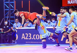 Pro Kabaddi League 2021-22: योद्धा भी नहीं रोक पाए दबंग दिल्ली की अजेय रथ, नवीन कुमार ने किया लगातार 7वां सुपर 10