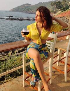 બોલિવૂડ એક્ટ્રેસ શ્રદ્ધા દાસે વેકેશનની તસવીરો કરી શેર, જુઓ તસવીરો