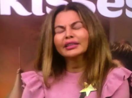 Bigg Boss 15: लाइफ का सबसे बड़ा राज़ खोलकर रो पड़ीं Rakhi Sawant लेकिन रश्मि देसाई, उमर रियाज़ की नहीं रुकी हंसी!