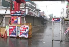 દિલ્હીમાં વીક-એન્ડ કરફ્યુમાં જોવા મળી રહ્યા છે સૂમસામ રસ્તાઓ