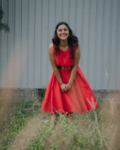 Mrunmayee Deshpande: मृण्मयीचा ग्लॅमरस अंदाज पाहून चाहते फिदा