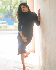 Divya Bharathi pics: ‘யெல்லோ ட்ரஸ்’ஸை இறக்கிவிட்ட திவ்ய பாரதியின் ஹாட் பிக்ஸ்...