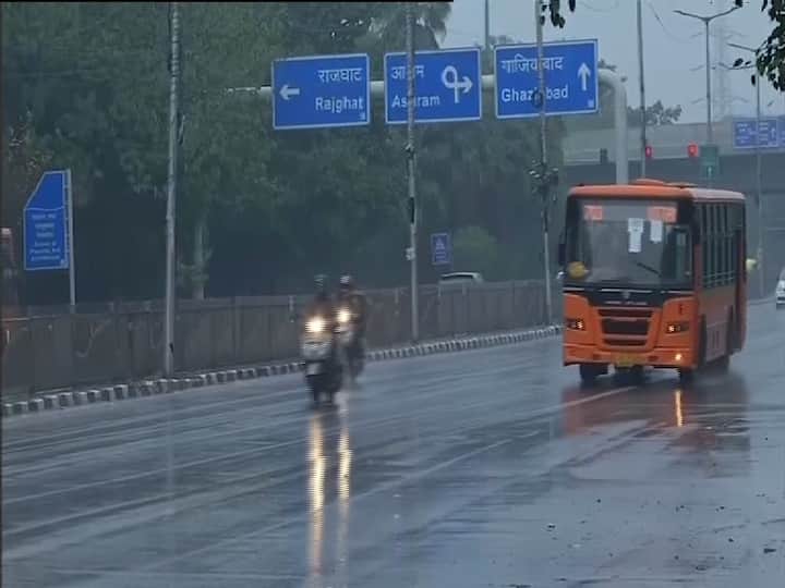 রেল, বাস বা বিমান ভ্রমণে চলাচলে কোনও নিষেধাজ্ঞা থাকবে না।