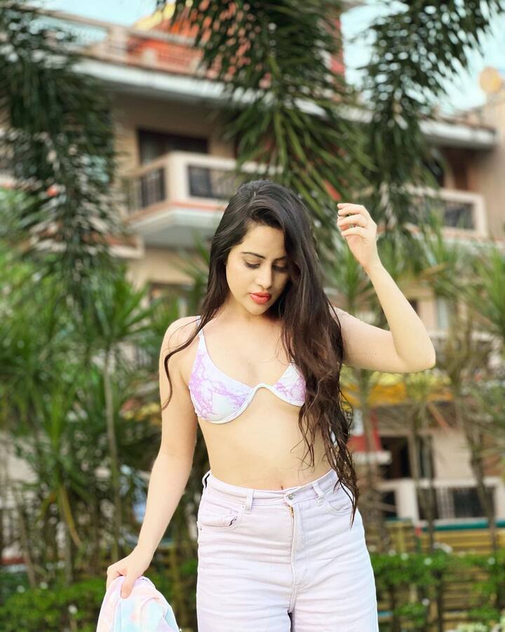 आपको बता दें कि उर्फी जावेद पिछले साल 'बिग बॉस ओटीटी' में नज़र आई थीं. हालांकि, शो के 8वें दिन ही वो बाहर हो गईं थीं. हालांकि, इस शो के बाद से उर्फी लगातार खबरों में बनी हुई हैं.