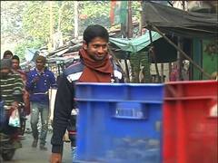 Covid Restriction: বালাই নেই মাস্কের! মানিকতলা থেকে কসবা কোভিডবিধি উড়িয়েই চলছে বিকি-কিনি