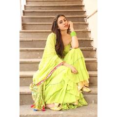 Sara Ali Khan Desi Look: सारा अली खान का देसी लुक है इंडस्ट्री की तमाम एक्ट्रेस के बिकिनी लुक पर भारी, सादगी से जीत लेती हैं दिल