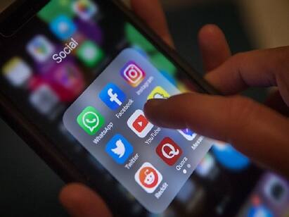 Government blocks several social media accounts spreading fake news போலி செய்திகள் பரப்பும் ட்விட்டர், ஃபேஸ்புக், யூட்யூப் பக்கங்களை முடக்கும் பணி தீவிரம்