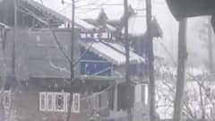 देशभर में सर्दी का सितम जारी, Delhi में बारिश...पहाड़ों पर बर्फबारी