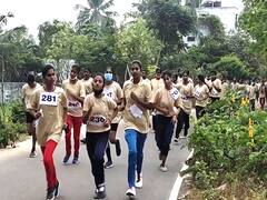 கொரோனா தடுப்பூசி விழிப்புணர்வு மாரத்தான் - 400க்கும் மேற்பட்ட மாணவிகள் பங்கேற்பு
