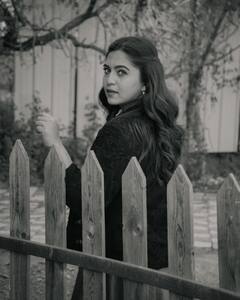 Mrunmayee Deshpande: मृण्मयीचा ग्लॅमरस अंदाज पाहून चाहते फिदा