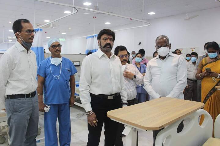 100 పడకలతో మొదలైన బసవతారకం ఆసుపత్రి నేడు 650 పడకలకు వృద్ది చెందిందని... ఆ స్థాయిలో రోగులు పెరుగడం చాలా విచారకరమన్నారు. ఆహార నియమాలు పాటించి ఆరోగ్యాలు కాపాడుకోవాలని సూచించారు బాలకృష్ణ.