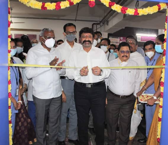 21 బెడ్స్తో బసవతారకం ఆసుపత్రిలో డే కేర్ వార్డ్ను ప్రారంభించిన బాలకృష్ణ 21 బెడ్స్తో బసవతారకం ఆసుపత్రిలో డే కేర్ వార్డ్ను ప్రారంభించిన బాలకృష్ణ