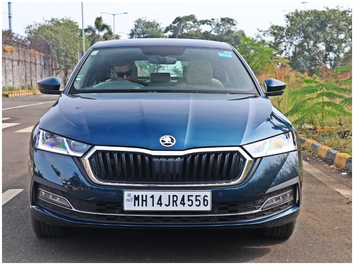 Skoda Octavia Review: कम दाम में लग्जरी सेडान है स्कोडा की ये कार, 12 स्पीकर के साउंड सिस्टम के साथ मिल रहे हैं ये फीचर