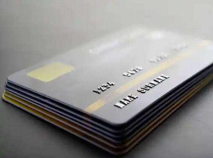 Safe ATM Transaction Tips: ਅੱਜ ਕੱਲ੍ਹ ਹਰ ਕਿਸੇ ਕੋਲ ਸਮੇਂ ਦੀ ਕਮੀ ਹੈ। ਅਜਿਹੇ 'ਚ ਲੋਕ ਕੈਸ਼ ਕਢਵਾਉਣ ਲਈ ਬੈਂਕ ਜਾਣ ਦੀ ਬਜਾਏ ਡੈਬਿਟ ਕਾਰਡ ਅਤੇ ਏਟੀਐੱਮ ਕਾਰਡ ਦੀ ਵਰਤੋਂ ਕਰਦੇ ਹਨ।