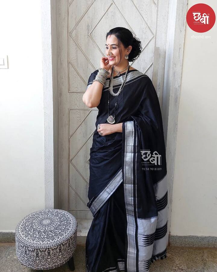 सईच्या फोटोंमधून तिचं कुटूंबही नेहमी झळकत असतं (Photo Credit : @sai.lokur/Instagram)