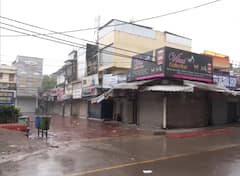 દિલ્હીમાં વીક-એન્ડ કરફ્યુમાં જોવા મળી રહ્યા છે સૂમસામ રસ્તાઓ