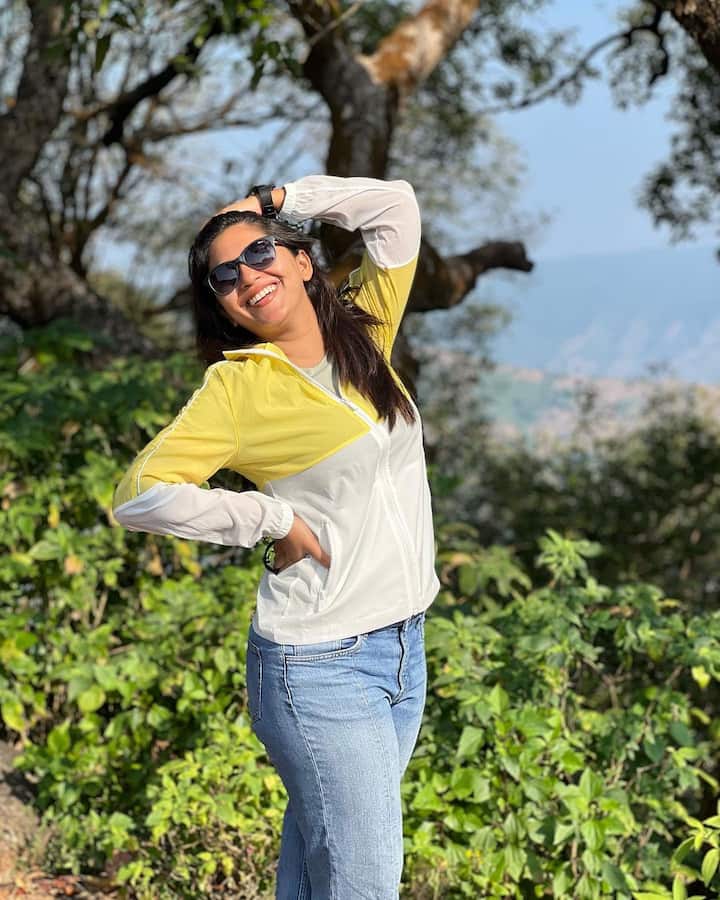 मृण्मयीने केवळ चित्रपट, मालिकांपूरताच तिचा प्रवास मर्यादित न ठेवता ती दिग्दर्शकीय क्षेत्रात उतरली.